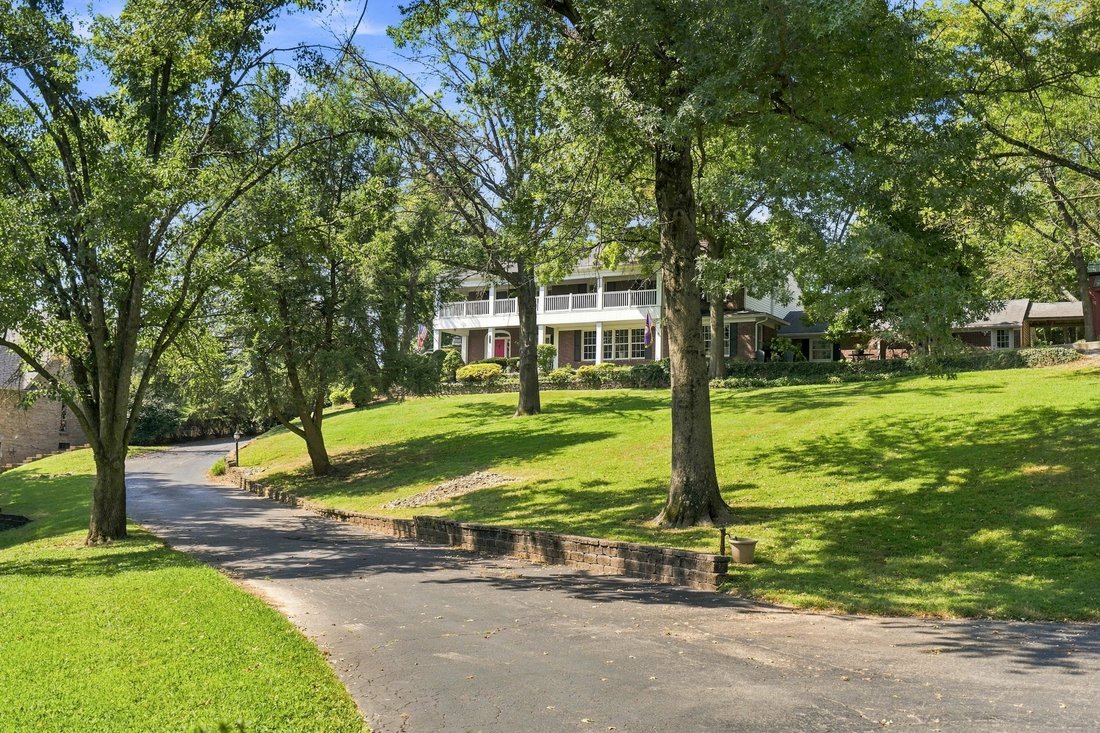 House in Watterson Park, Kentucky, United States 2 - 18819974