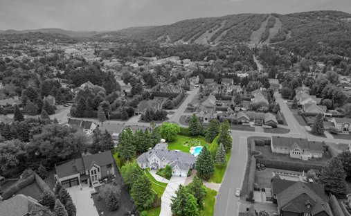 Haus in Saint-Sauveur, Québec, Kanada 1