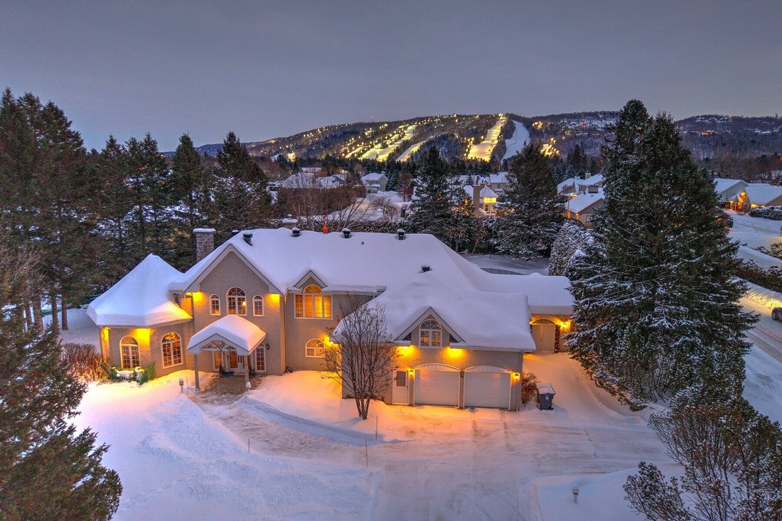 House in Saint-Sauveur, Quebec, Canada 2 - 18820147