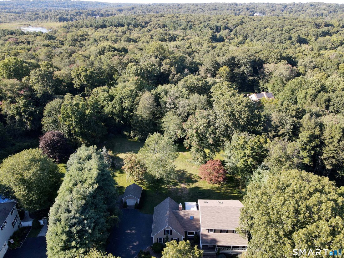 House in Shelton, Connecticut, United States 2 - 18820655