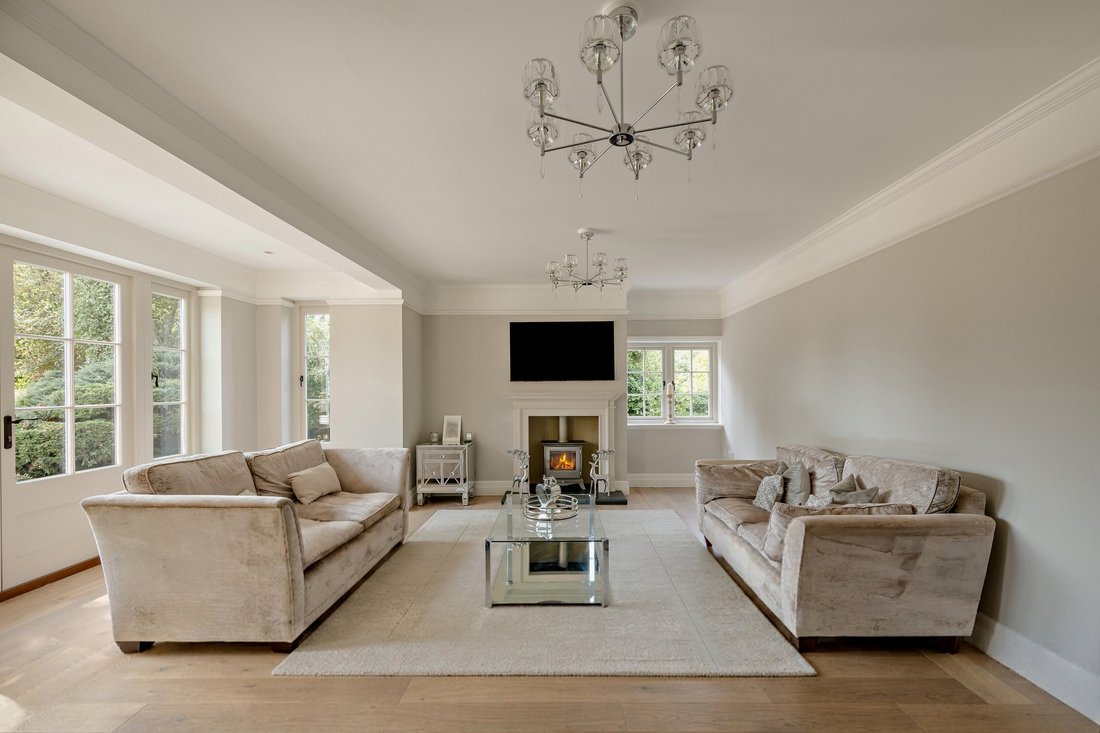 House in Felsted, England 2 - 18820620