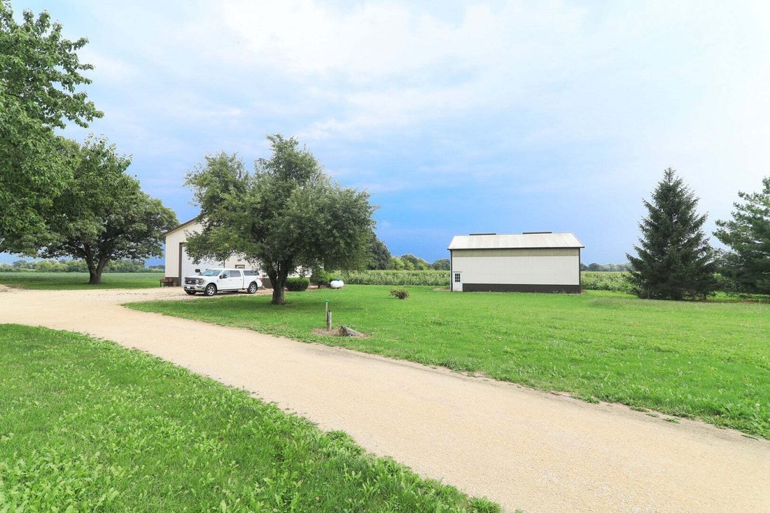 House in Garden Prairie, Illinois, United States 5 - 18820679