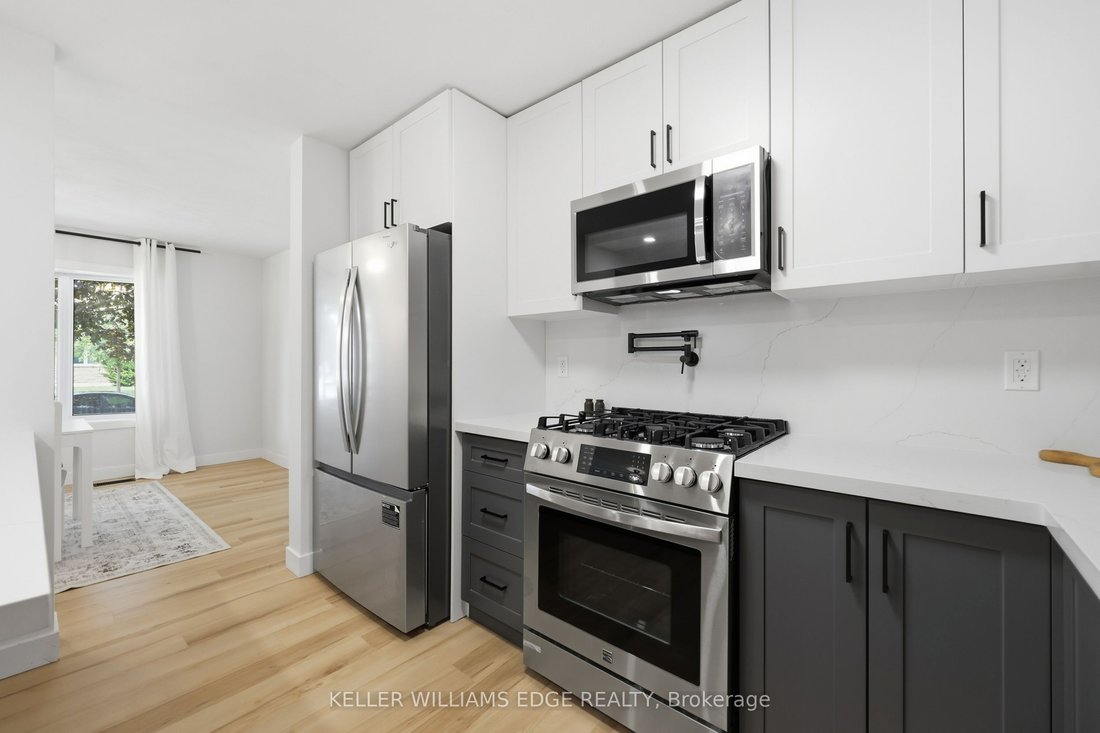 House in Hamilton, Ontario, Canada 5 - 18820847