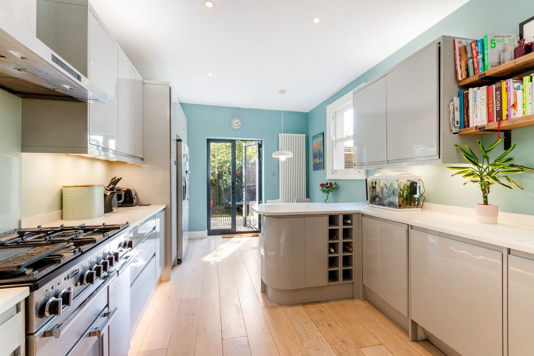 Haus in Turnham Green, London Borough of Hounslow, England 2 - 18820705