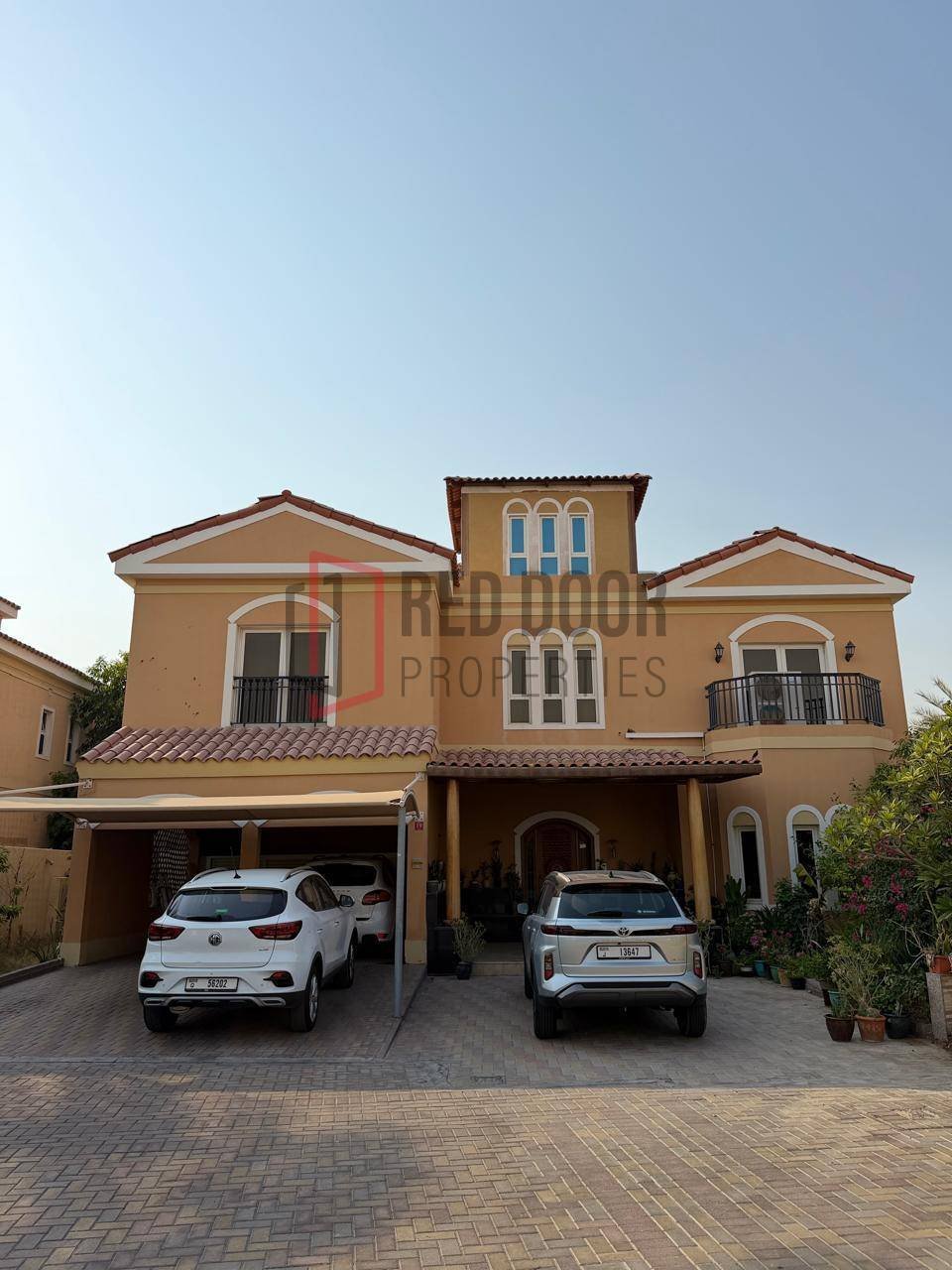 Villa en La Villa, Dubái, Emiratos Árabes Unidos 1 - 18820935