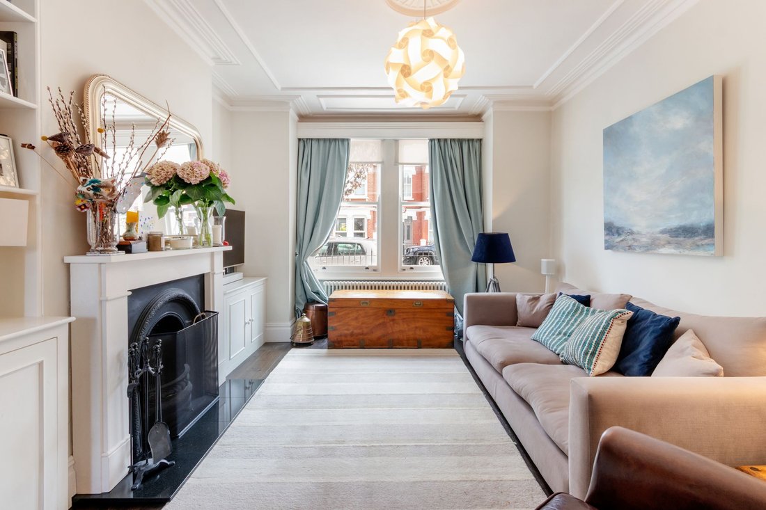 Haus in Turnham Green, London Borough of Hounslow, England 1 - 18820705