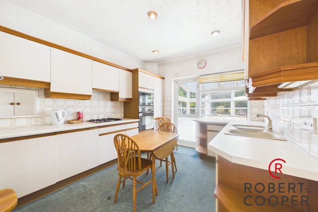 Bungalow in Eastcote Village, Hillingdon, Inghilterra 3 - 18820543