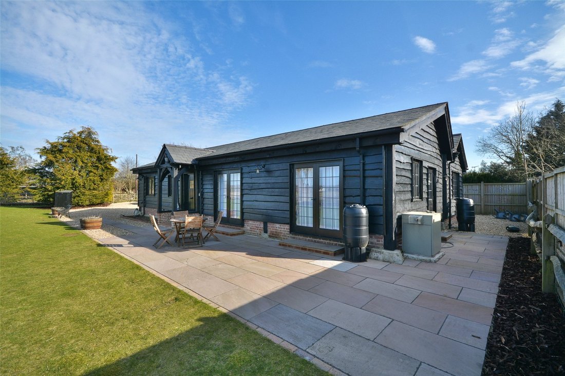 Bungalow in Hardham, Coldwaltham, England 1 - 17428936
