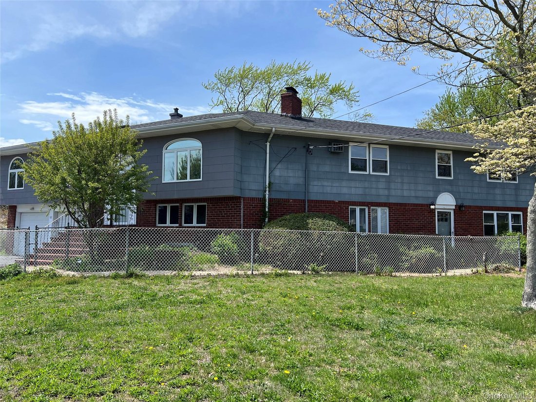 House in West Sayville, New York, United States 1 - 18820899