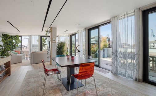 Penthouse in Soho, England 1
