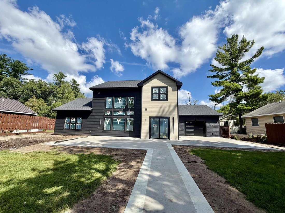House in Waupaca, Wisconsin, United States 3 - 18270952