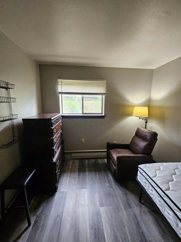 West Allis, Wisconsin, United States 4 - 18823520