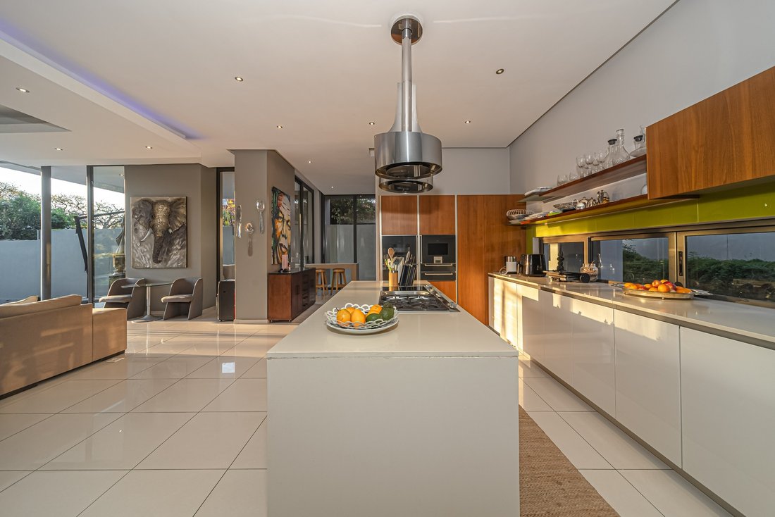 Casa a Hurlingham, Sandhurst, Gauteng 5 - 18825192
