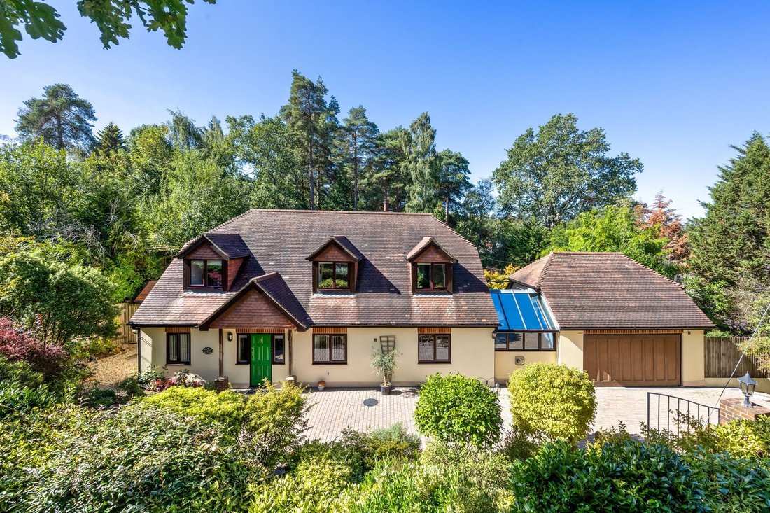 House in Storrington, England 1 - 18821944