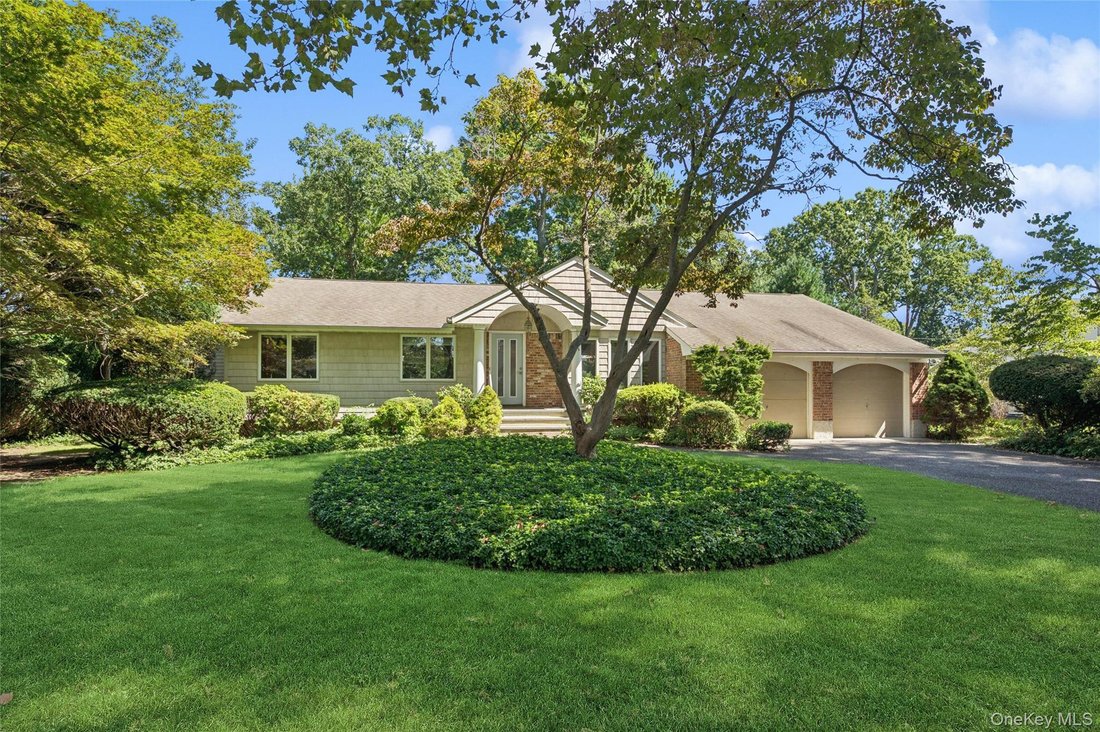 House in Hauppauge, New York, United States 1 - 18824759