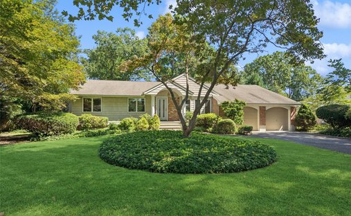 House in Hauppauge, New York, United States 1