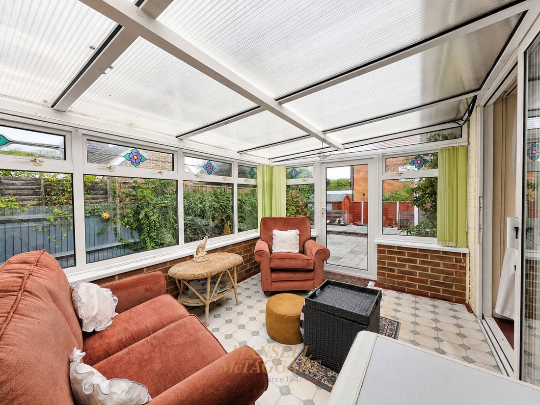 Bungalow in Three Bridges, Crawley, England 5 - 18821913