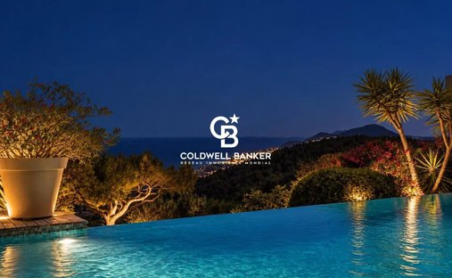 Villa in Hyeres, Provence-Alpes-Côte d'Azur, France 1