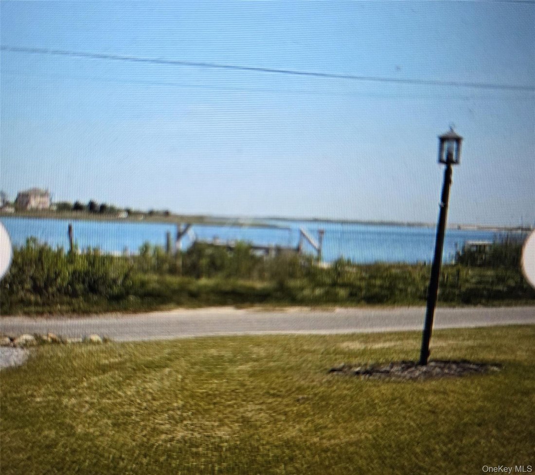 House in Mastic Beach, New York, United States 5 - 18821431