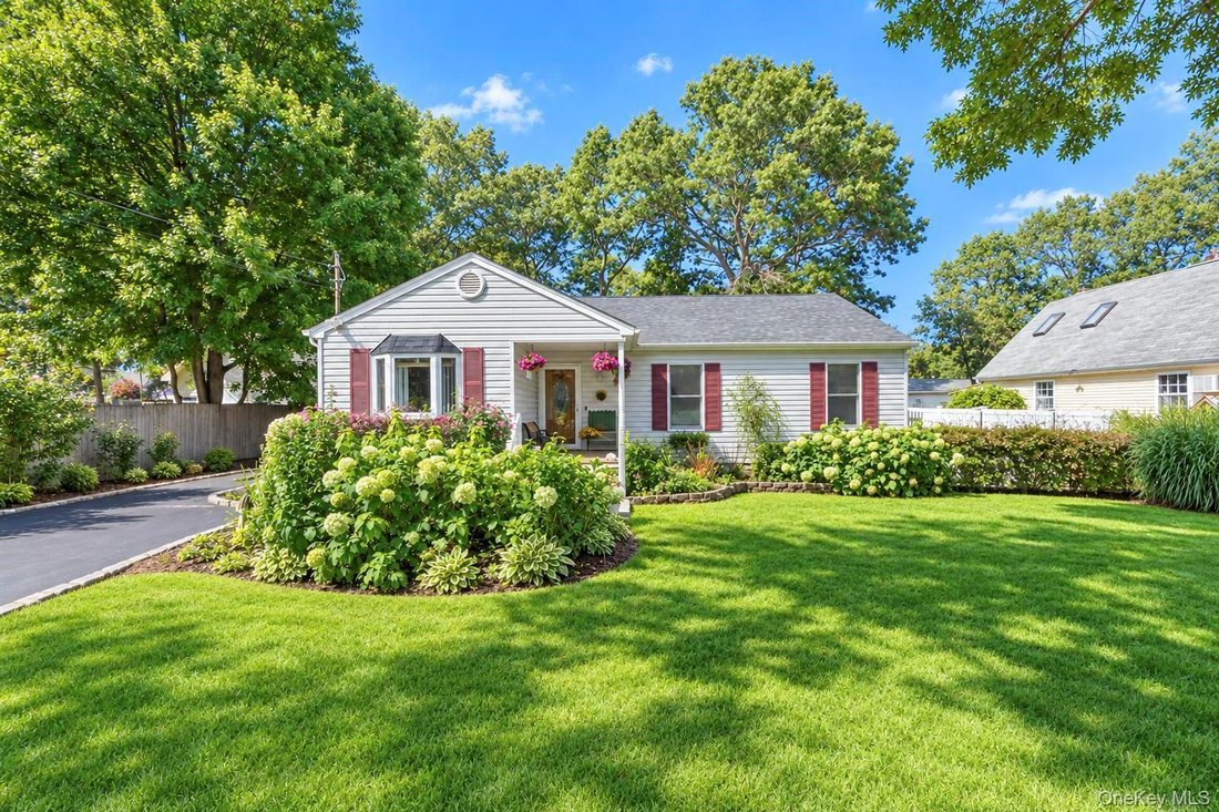House in Shirley, New York, United States 3 - 18822479