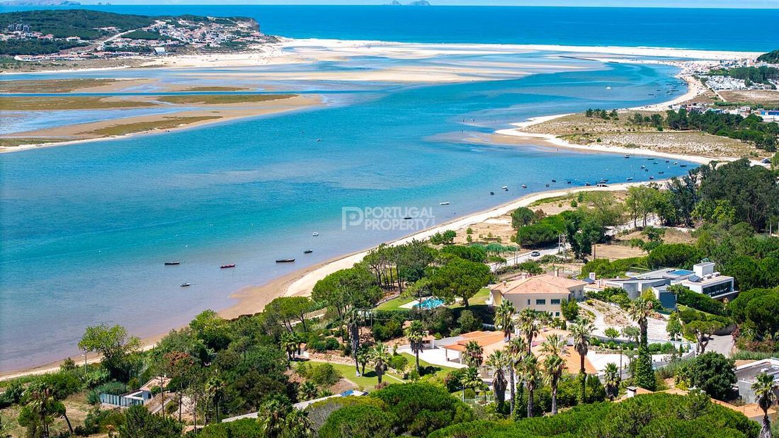 Villa in Foz do Arelho, Leiria District, Portugal 1 - 18822738