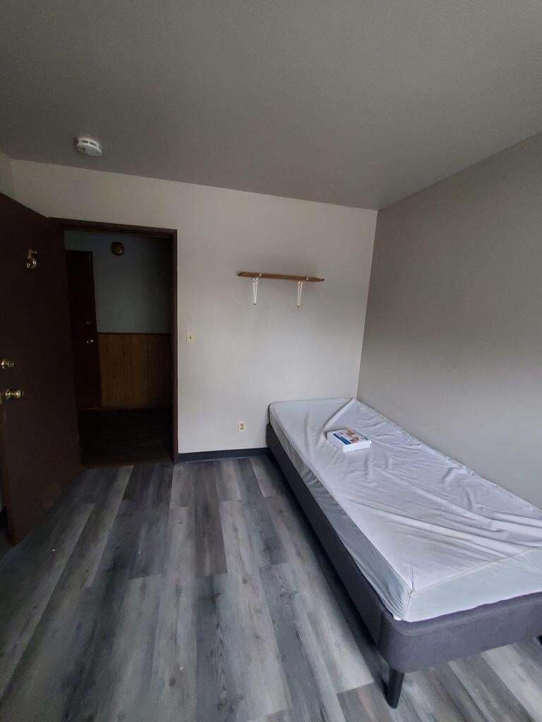 West Allis, Wisconsin, United States 5 - 18823520