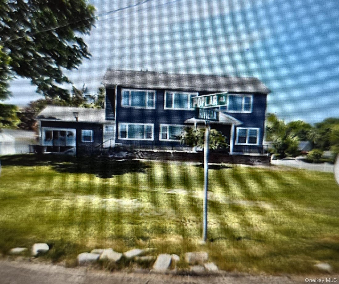 House in Mastic Beach, New York, United States 1 - 18821431