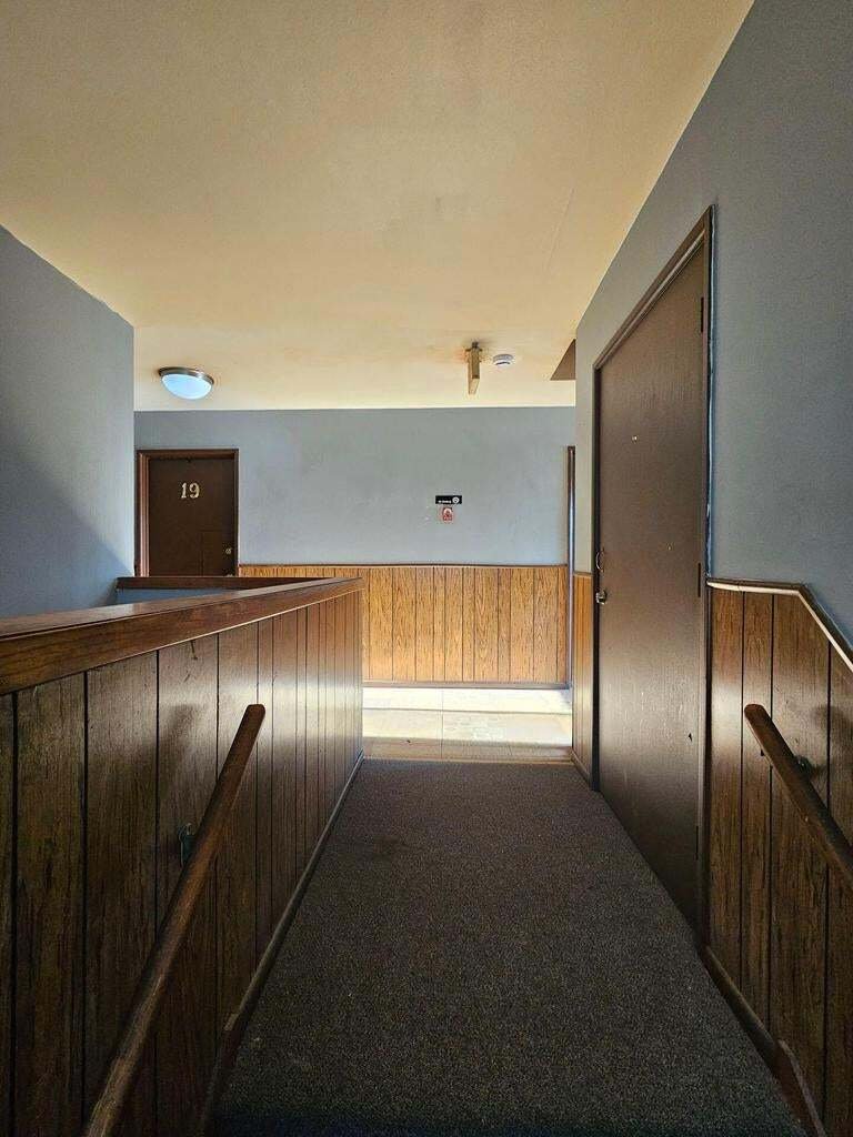 West Allis, Wisconsin, United States 3 - 18823520