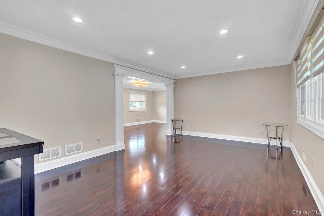 House in West Babylon, New York, United States 5 - 18824697
