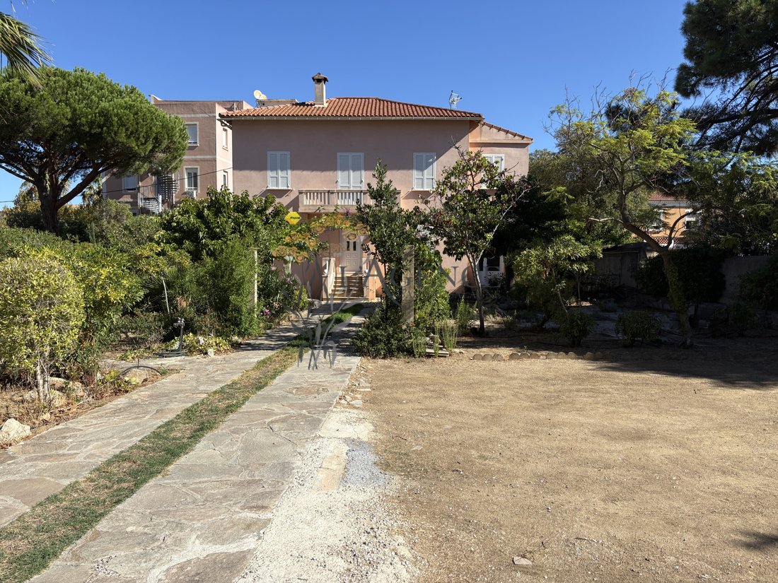 Haus in L'Île-Rousse, Korsika, Frankreich 1 - 18825076