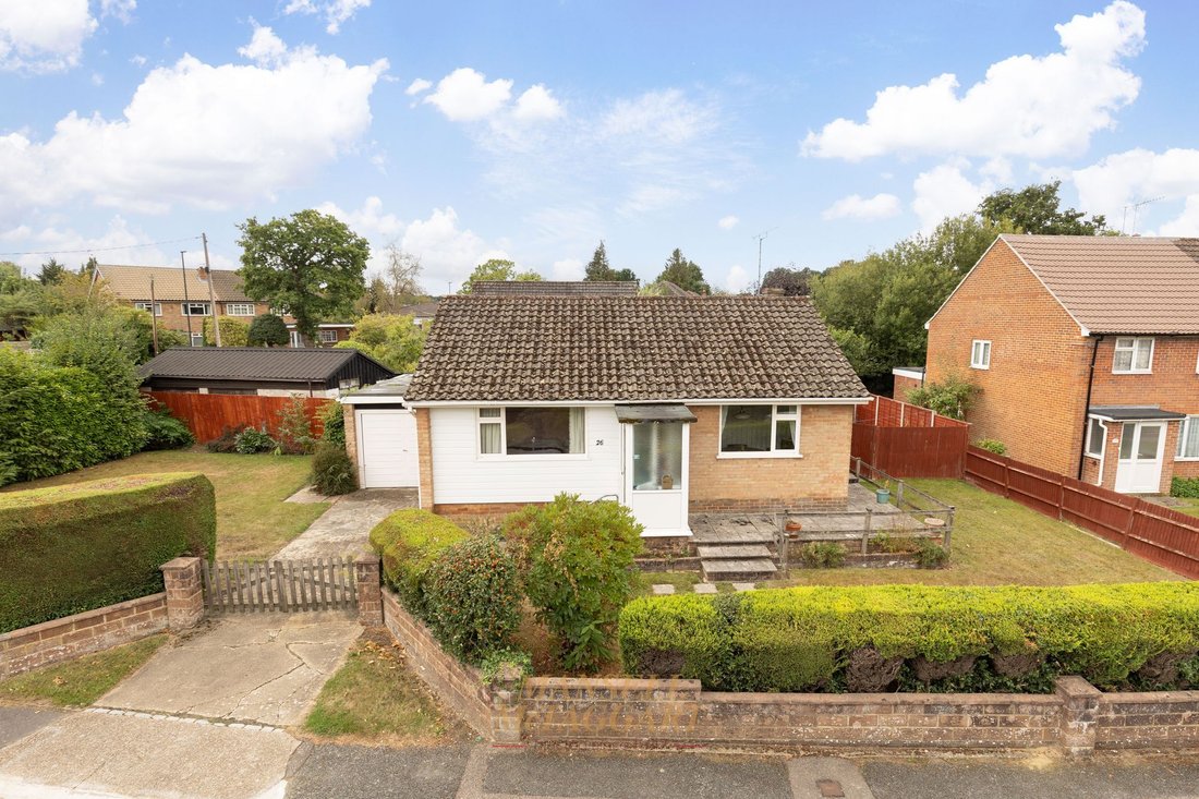 Bungalow in Three Bridges, Crawley, England 1 - 18821913