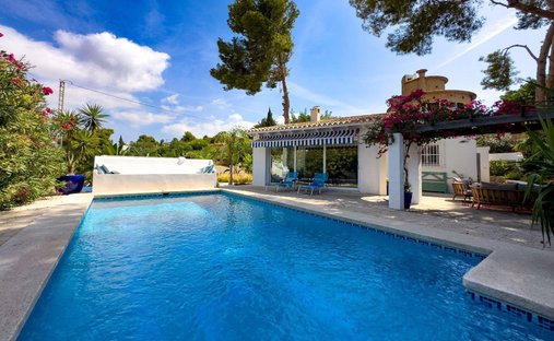 Chalet in Calp / Calpe, Valencian Community, Spain 1