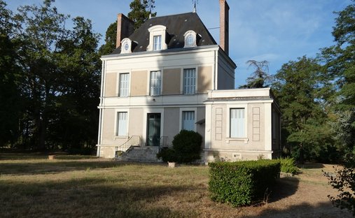 Villa in Villeloin-Coulange, Centre-Val de Loire, France 1
