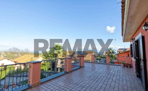 Villa in Viagrande, Sizilien, Italien 1