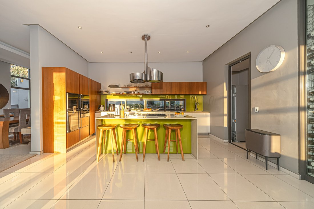 Casa a Hurlingham, Sandhurst, Gauteng 3 - 18825192