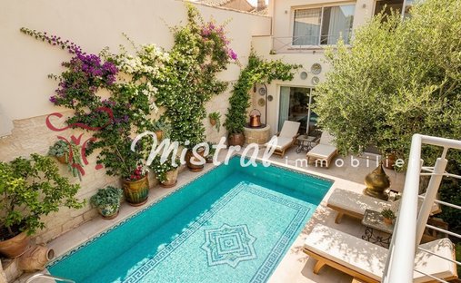 House in Centre Ville, Aigues-Mortes, France 1