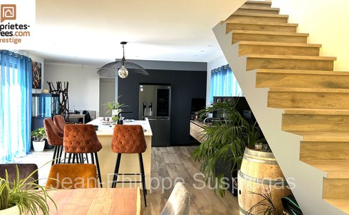 Villa in Saint-Cyr-sur-Mer, Provence-Alpes-Côte d'Azur, France 1