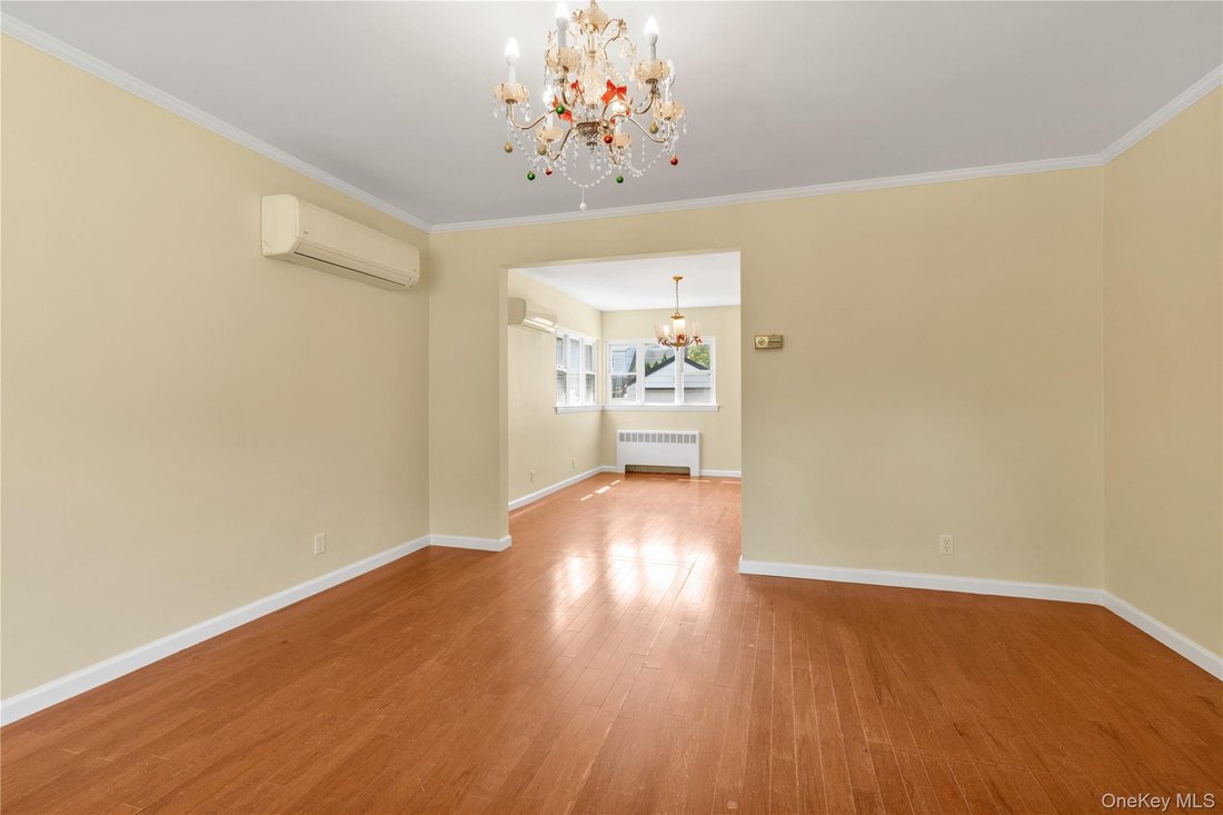 Casa a New Hyde Park, New York, Stati Uniti 4 - 18824681