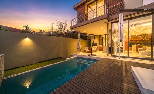 Casa in Hurlingham, Sandhurst, Gauteng 1