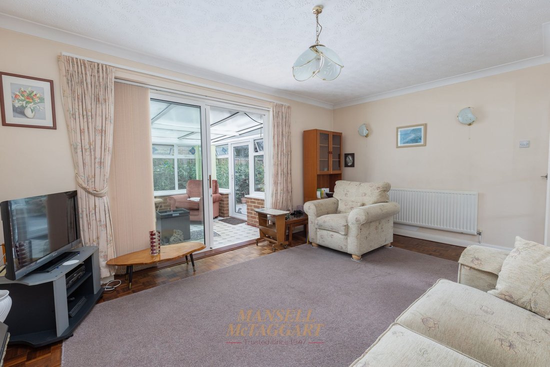 Bungalow in Three Bridges, Crawley, England 3 - 18821913