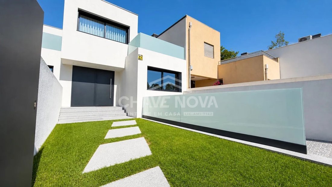 Townhouse in Gulpilhares e Valadares, Porto District, Portugal 3 - 18827266