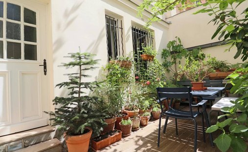 Apartment in Lorette-Martyrs, Paris 9e Arrondissement, Paris 1