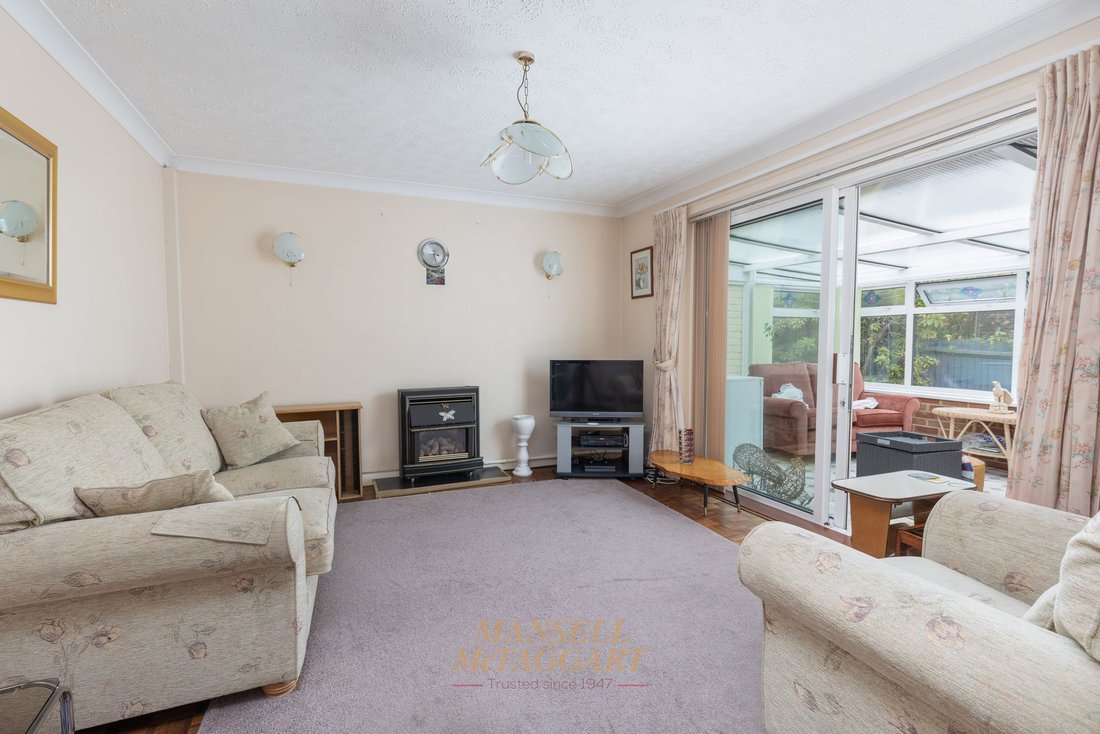 Bungalow in Three Bridges, Crawley, England 2 - 18821913