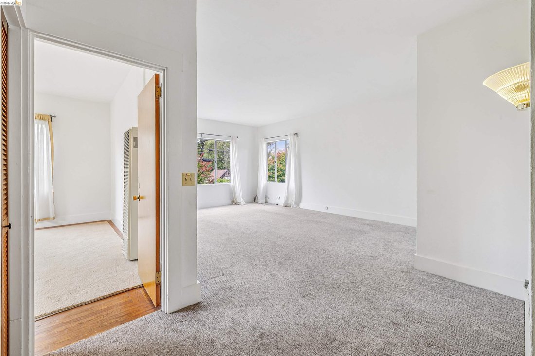 House in Oakland, California, United States 5 - 18823577