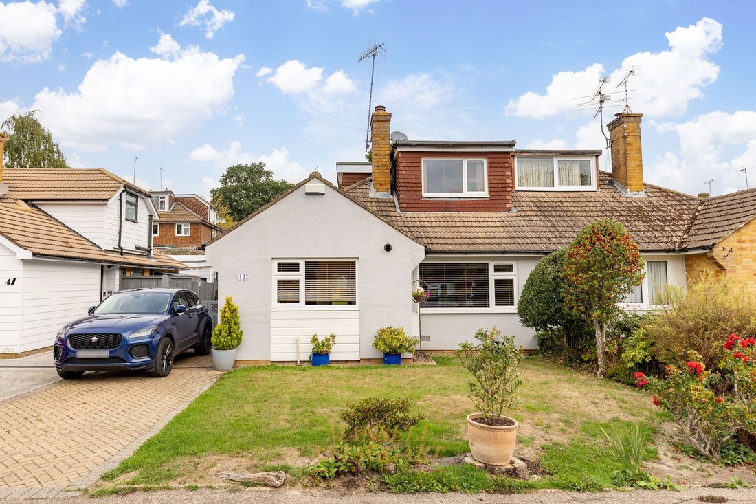 Bungalow in Crawley Down, England 1 - 18821804