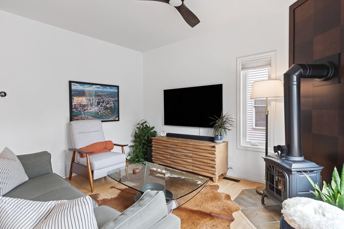 House in Calgary, Alberta, Canada 4 - 18822144