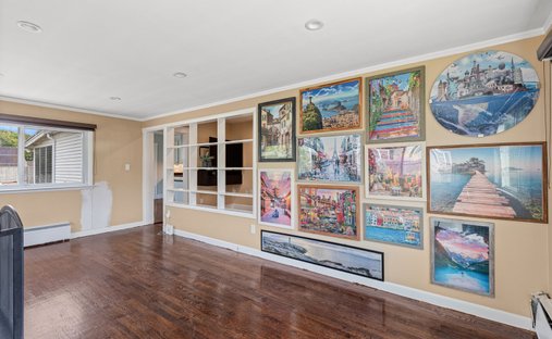 House in Dedham, Massachusetts, United States 1