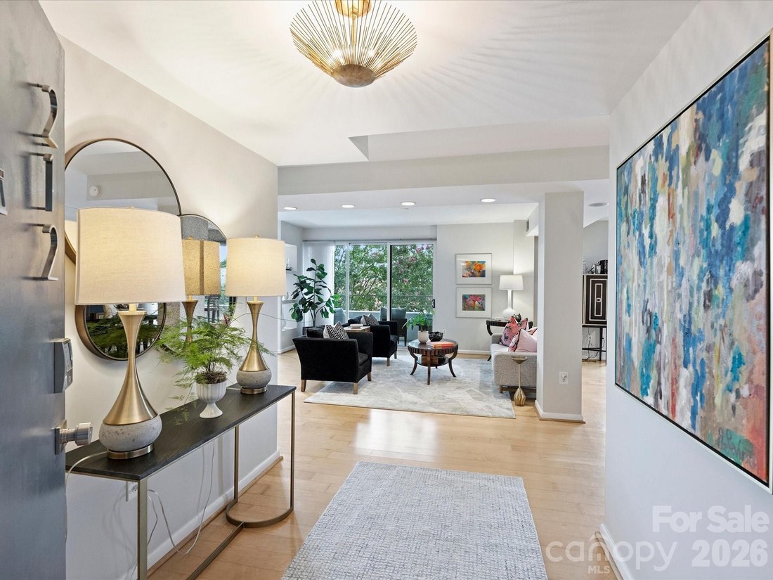 Condo in Charlotte, North Carolina, United States 1 - 18822475