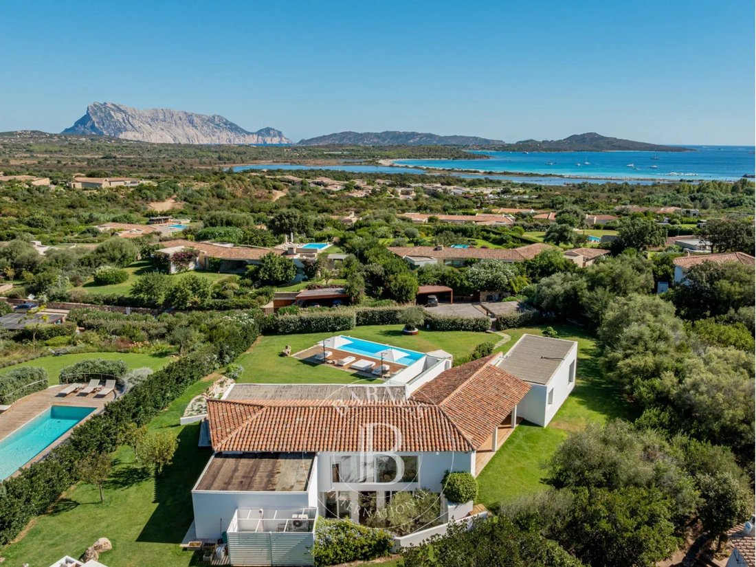 Villa in Lu Fraili di Sotto, Sardinia, Italy 1 - 16550499
