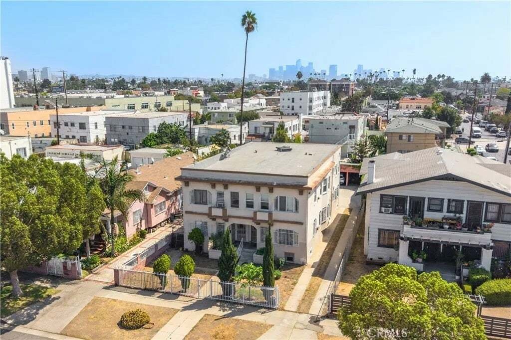 Los Angeles, California, United States 2 - 18824025